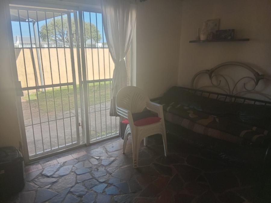 To Let 4 Bedroom Property for Rent in Buffalo Flats Eastern Cape
